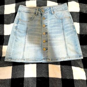 Suuuper cute and stretchy high rise skirt